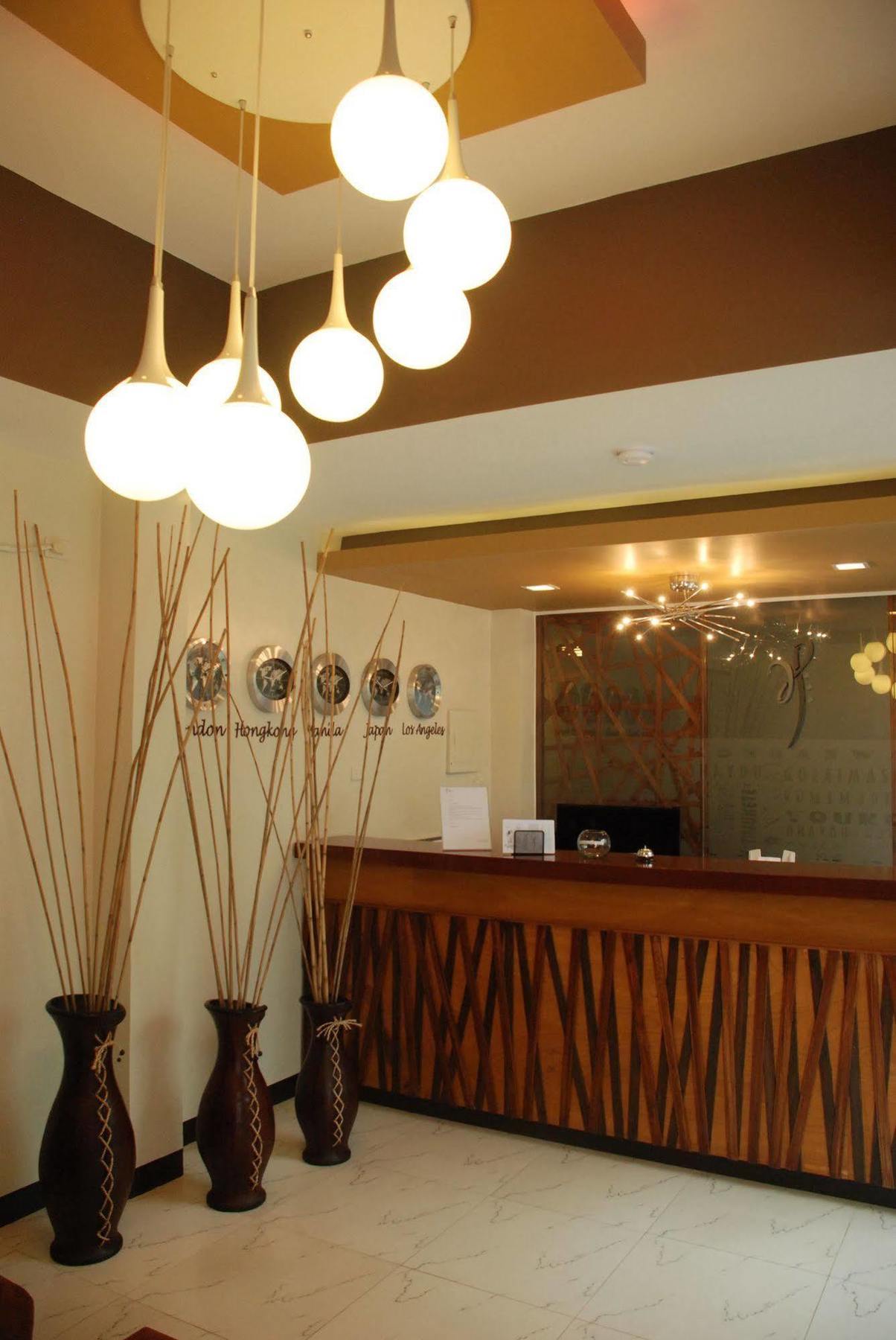 Nao Hotel Тагайтай Экстерьер фото