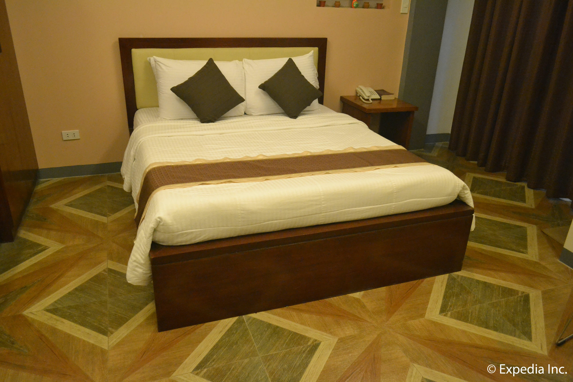 Nao Hotel Тагайтай Экстерьер фото
