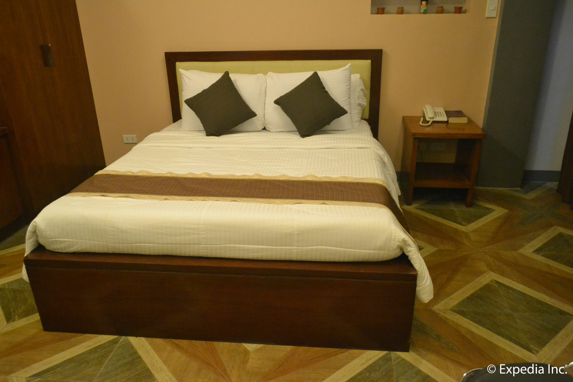 Nao Hotel Тагайтай Экстерьер фото