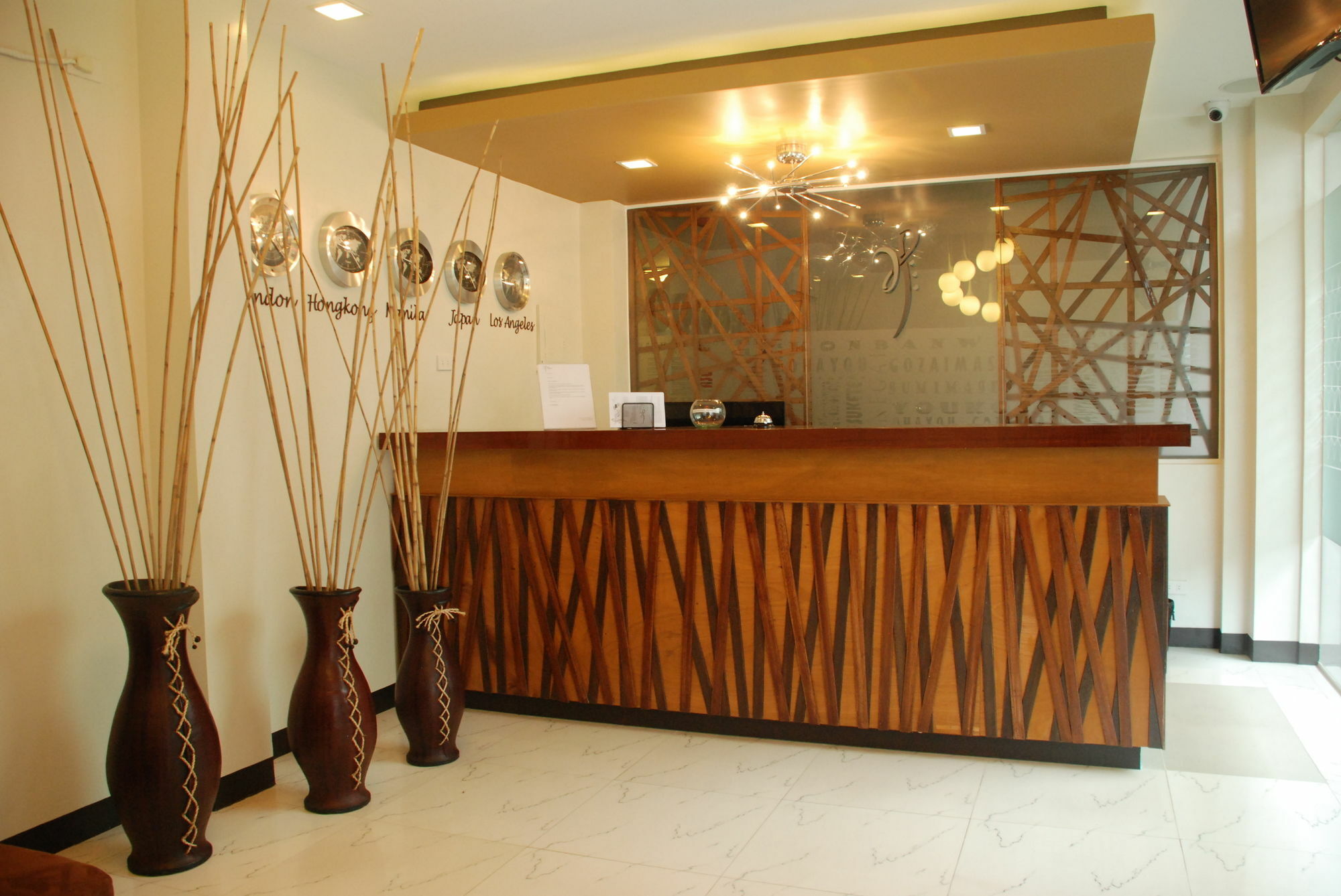 Nao Hotel Тагайтай Экстерьер фото