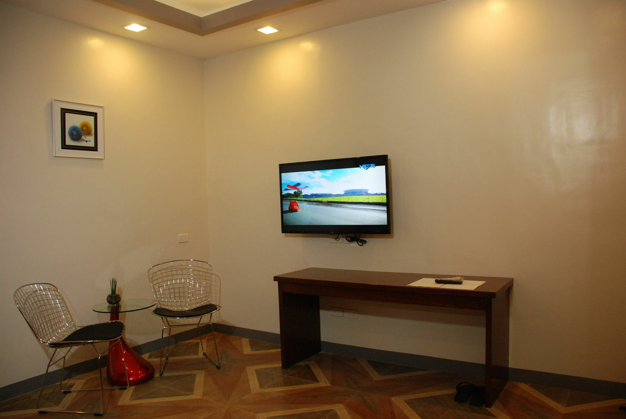 Nao Hotel Тагайтай Экстерьер фото