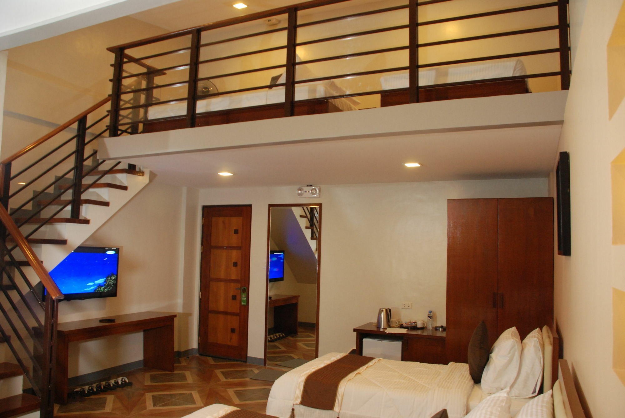 Nao Hotel Тагайтай Экстерьер фото
